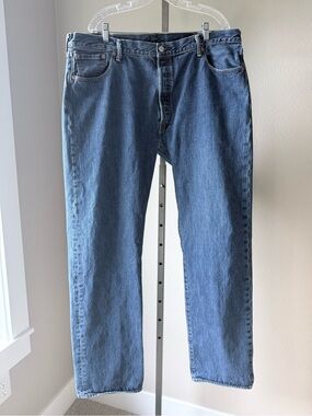 Levi’s 501 button fly men’s jeans size 42/36